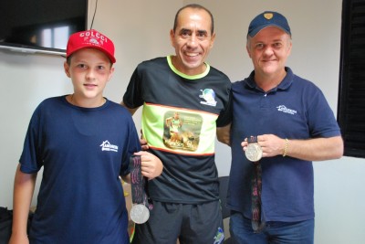 Empresário da Amoreira recebe visita do campeão pan-americano, Elenilson Silva