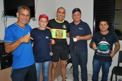 Empresário da Amoreira recebe visita do campeão pan-americano, Elenilson Silva